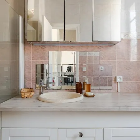 Charming House With Sea View In Appartement