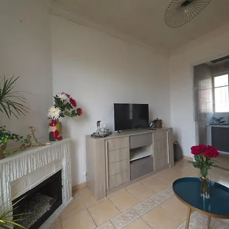 Charming House With Sea View In Nice